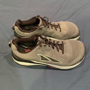 Size 10 Altra shoes